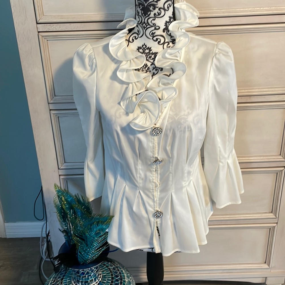 Women’s Adrianna Papel evening essentials, size 6 ruffle blouse
